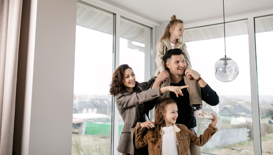 Famiglia felice che trascorre del tempo insieme